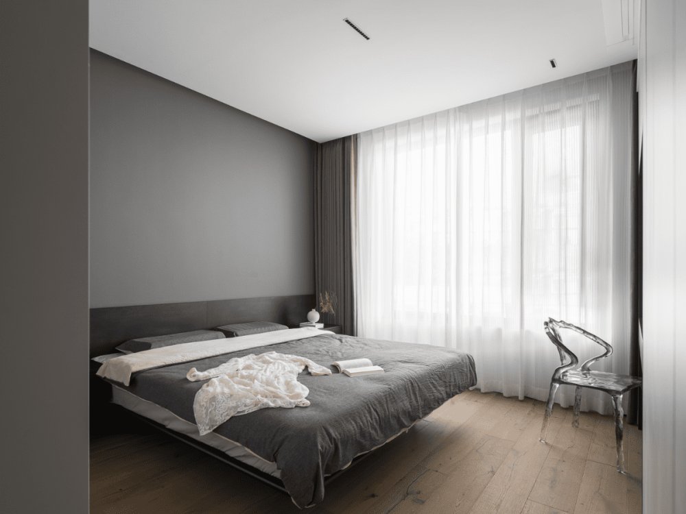 24EN8446-HDR.png
