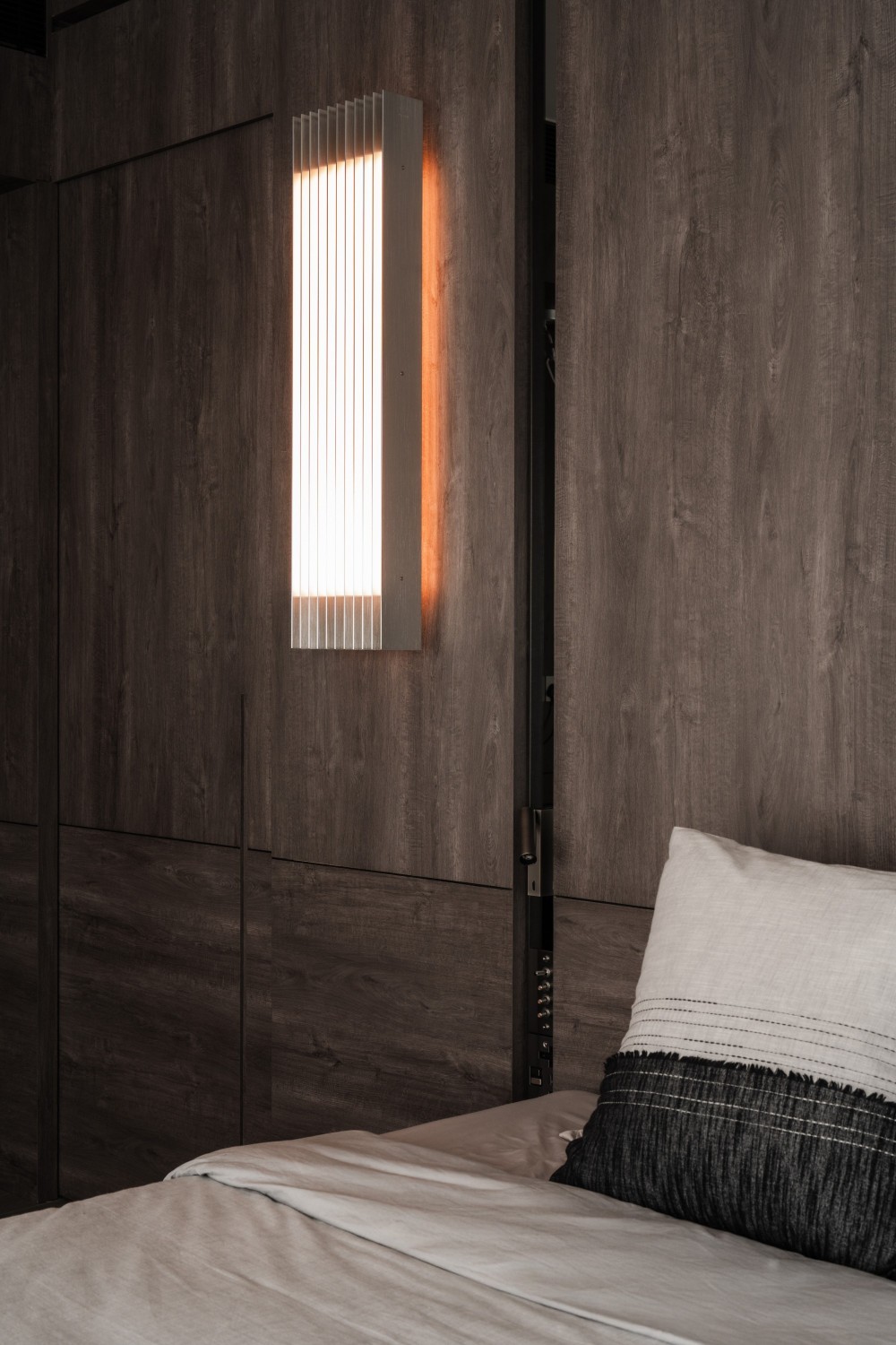 15133439-sol-luminaire-amber-53.jpeg