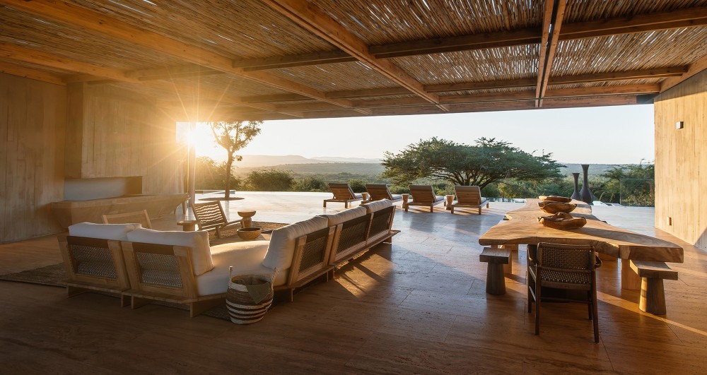aUltLHNYClf9olI2_SouthAfricaHouseDuskInteriorLoungePerspectivefacingTerrace-Landscape.jpg