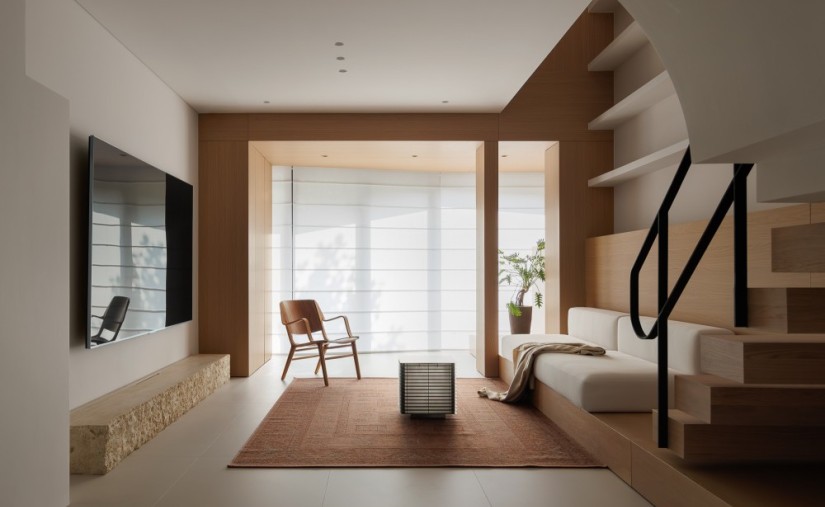 HURR赫设计丨复式的破界与重构：木质骨骼与简白画幕：为四口之家铺展松弛的流动场域