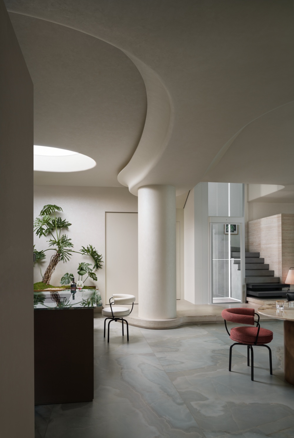 用柔和的线条去中和柱体的硬朗，去包裹空间的锐利。让原本凌乱的空间获得了呼吸感与连贯性，既简约，又跳脱 ...