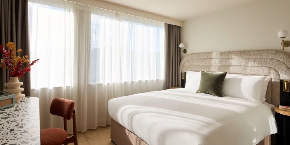 伦敦英迪格酒店 Hotel Indigo, London_hotel-indigo-london-10987880241-2x1_wid=1100.avif.jpg