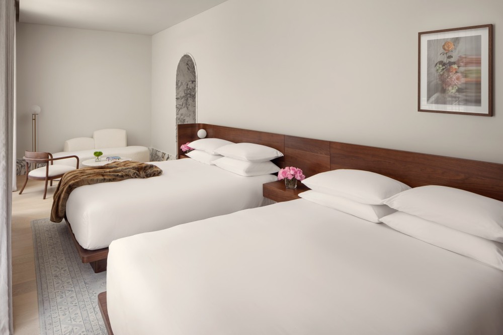 意大利科莫湖Edition酒店 The Lake Como Edition, Italy_EDT_MILLE_Guest_Room_Double_Bed_01.jpg