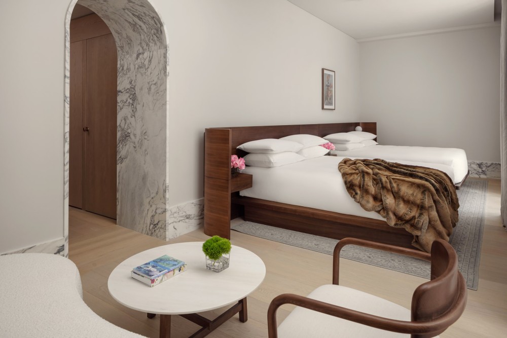 意大利科莫湖Edition酒店 The Lake Como Edition, Italy_EDT_MILLE_Guest_Room_Double_Bed_02.jpg