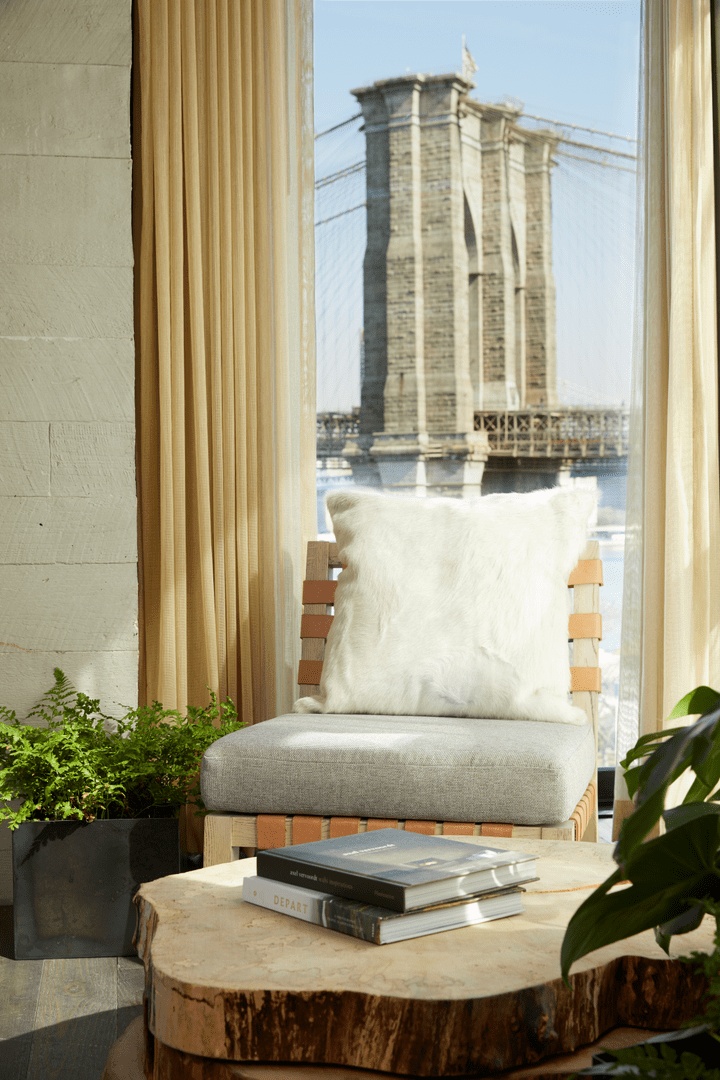 纽约布鲁克林1号酒店 1 Hotel Brooklyn Bridge_Bridge_Studio_Suite_Seating_1_Hotel_Brooklyn_Bridge_Photo_Credit_James_Baigriew720.png