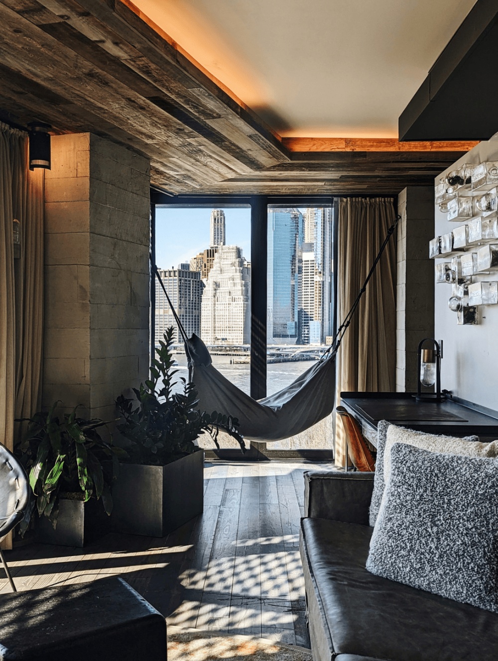 纽约布鲁克林1号酒店 1 Hotel Brooklyn Bridge_Hammock_Skyline_Suiteh2550.png