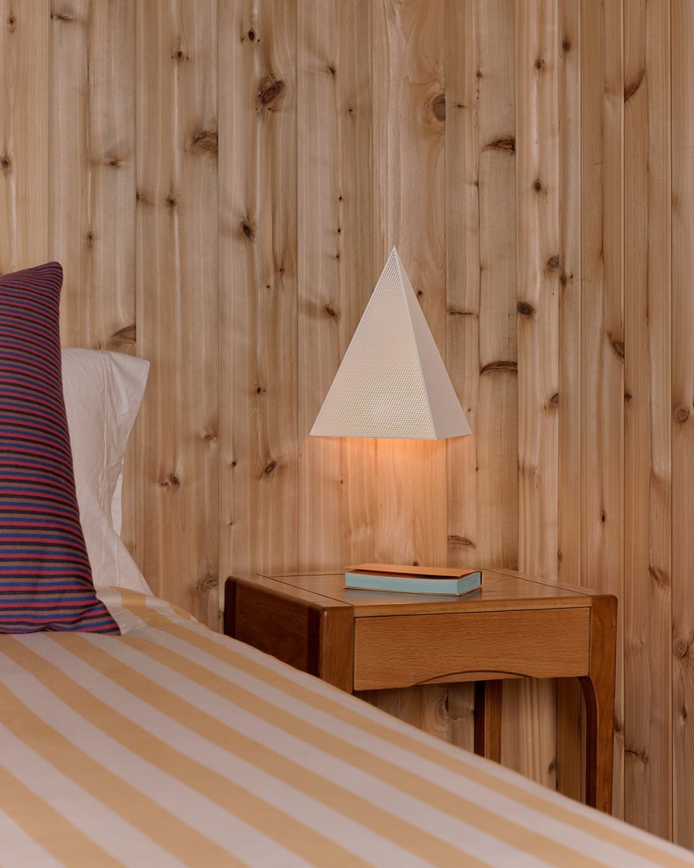 Angle-Sconce_seandavidson_dannykaplan_2.jpg