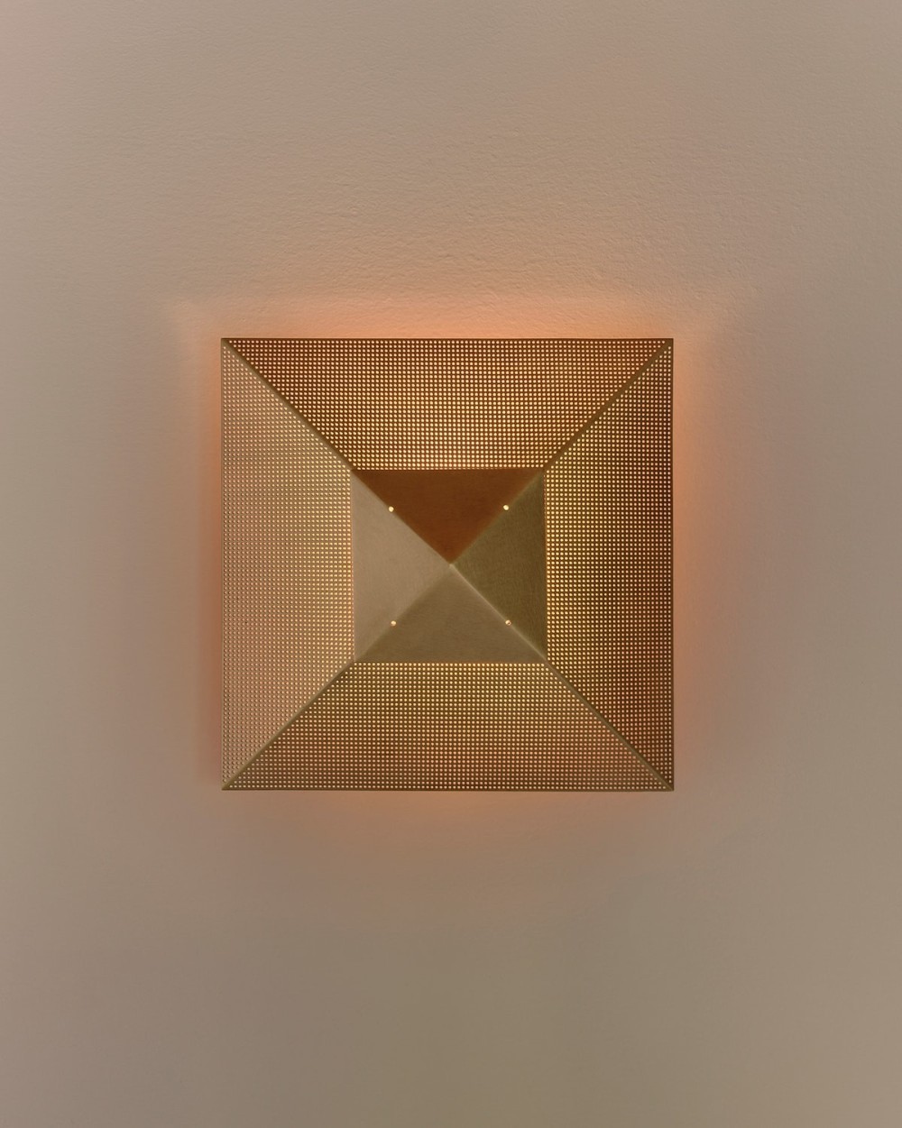 Pyramid-Sconce_seandavidson_dannykaplan_21.jpg