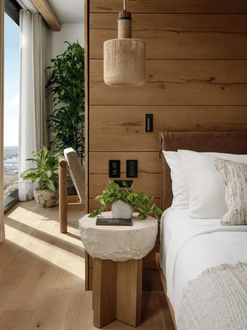 奥斯丁1 号酒店 1 Hotel Austin_1H_AUS_ModelRoom_GuestroomBedDetailh2560.png